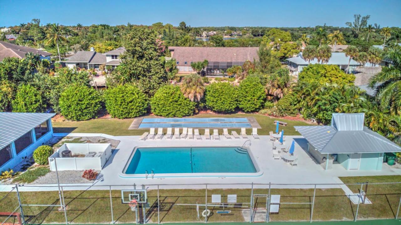 Pet Friendly Pool Home In River Reach Of Naples Fl Kültér fotó